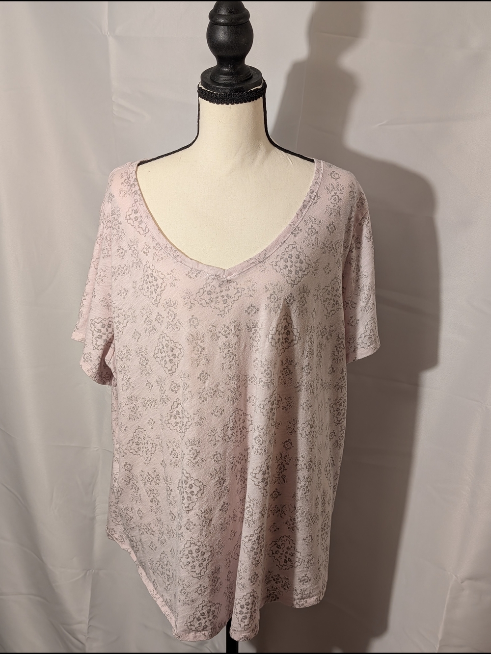 Sonoma Goods For Life Pink V-neck Tee with Silver medallion Print Size 2X - Picture 6 of 16